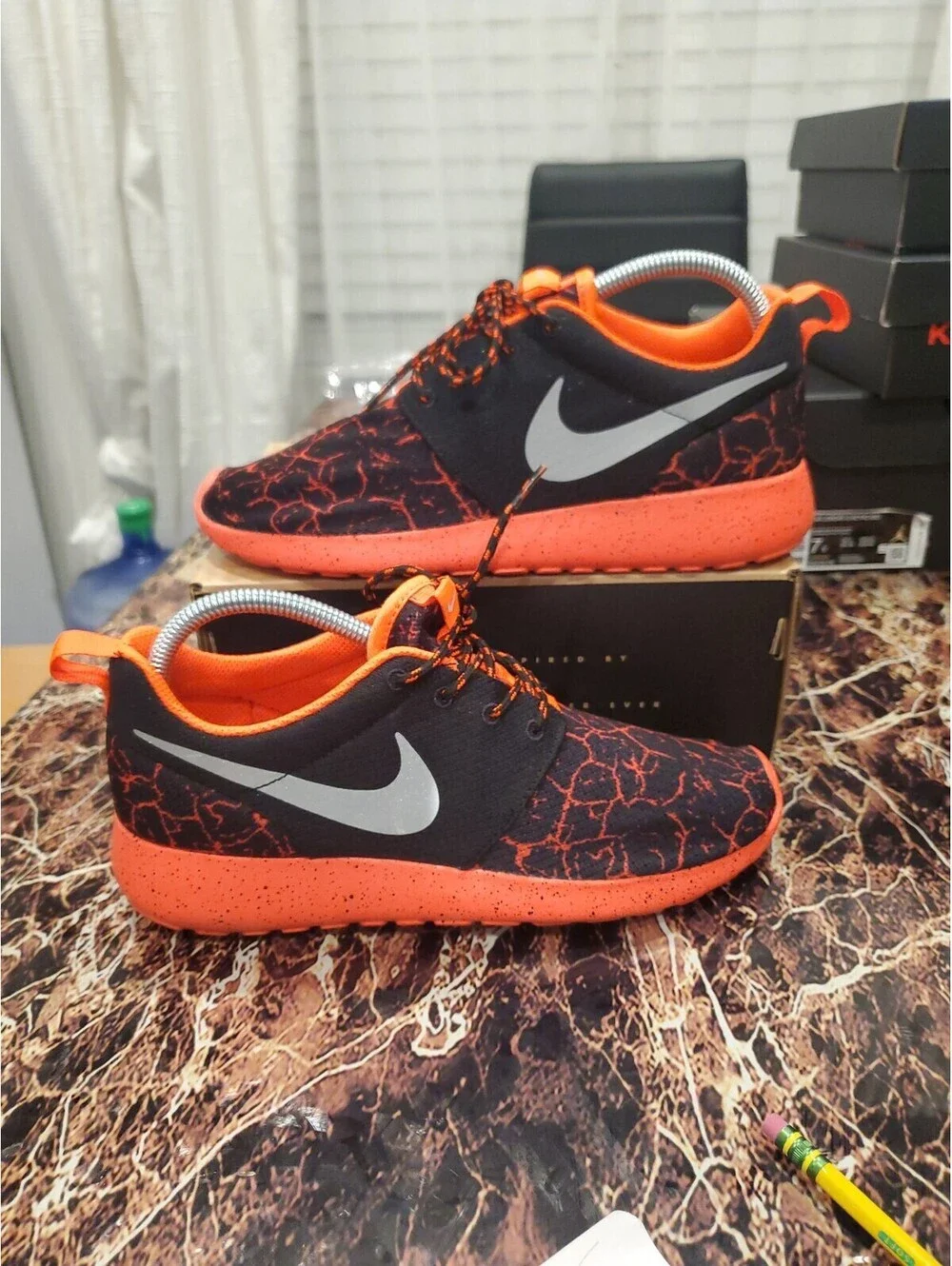 Nike Roshe Run Youth Size 7Y Shoes One Print Lava Black Crimson 807597 004
